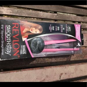 Revlon Smoothstay Titanium Straightner